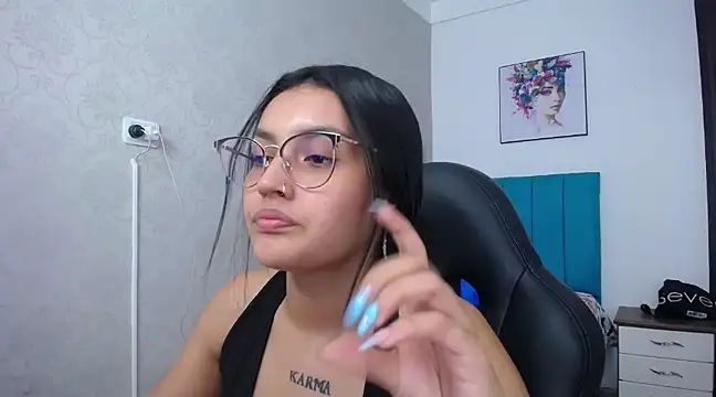 Snapshot of antonella_sweetlittle chatting on 03-18-25, 06:48 antonella sweetlittle online show from 03-18-25, 06:48