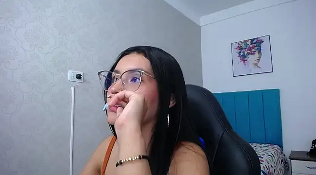 Snapshot of antonella_sweetlittle chatting on 03-21-25, 06:40 antonella sweetlittle online show from 03-21-25, 06:40