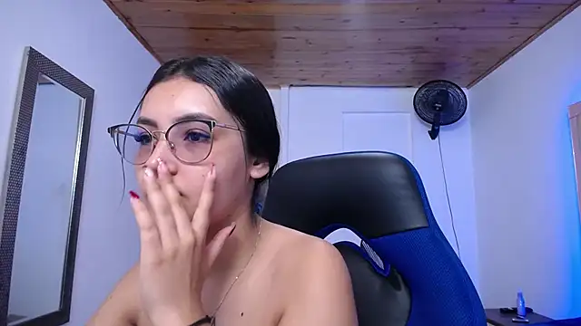 Snapshot of antonella_sweetlittle chatting on 11-05-25, 01:11 antonella sweetlittle online show from 11-05-25, 01:11