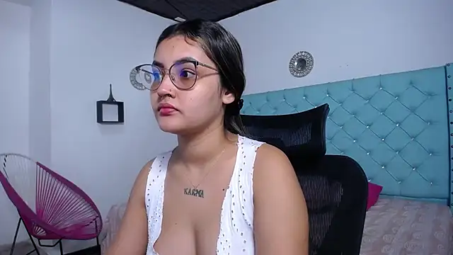 Snapshot of antonella_sweetlittle chatting on 04-28-26, 12:10 antonella sweetlittle online show from 04-28-26, 12:10