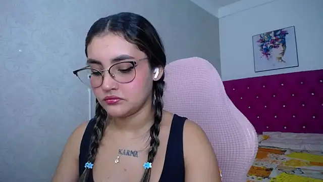 Snapshot of antonella_sweetlittle chatting on 05-31-26, 06:09 antonella sweetlittle online show from 05-31-26, 06:09