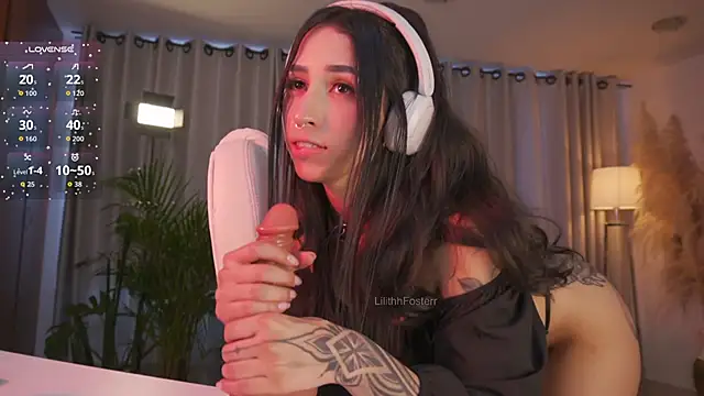 Snapshot of Lilithfosterr chatting on 11-28-25, 08:33 Lilithfosterr online show from 11-28-25, 08:33