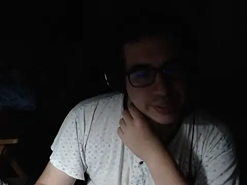 Snapshot of thealfawolf01 chatting on 11-26-25, 05:19 thealfawolf01 online show from 11-26-25, 05:19