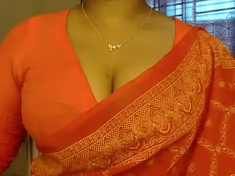 Snapshot of Unlucky-flowers chatting on 12-13-24, 08:30 Unlucky-flowers online show from 12-13-24, 08:30