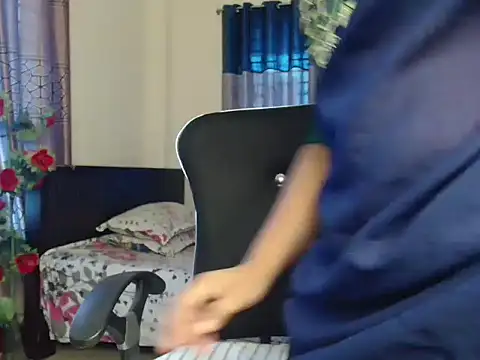 Snapshot of Unlucky-flowers chatting on 11-04-25, 09:52 Unlucky-flowers online show from 11-04-25, 09:52