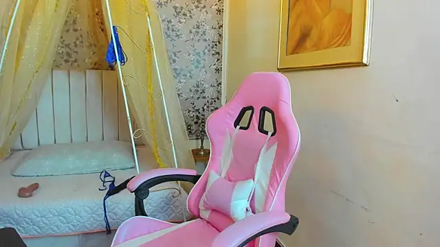 Snapshot of agatha_rusell_ chatting on 02-06-25, 03:59 agatha rusell online show from 02-06-25, 03:59