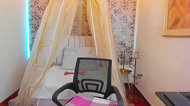 Snapshot of agatha_rusell_ chatting on 02-20-25, 04:14 agatha rusell online show from 02-20-25, 04:14