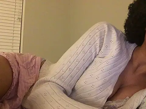 Snapshot of loveofbea chatting on 01-04-25, 11:43 loveofbea online show from 01-04-25, 11:43