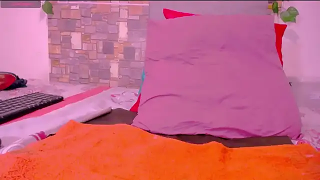 CrazyRousex online show from 04-10-26, 01:49