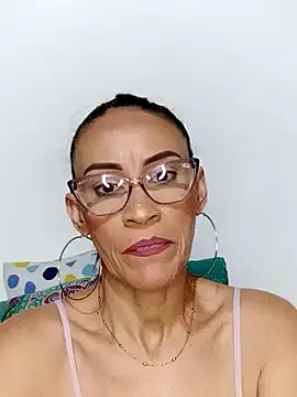 Snapshot of BarbaraMature chatting on 12-15-24, 06:04 BarbaraMature online show from 12-15-24, 06:04