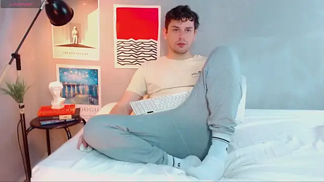 Elio555 online show from 10-11-25, 03:32