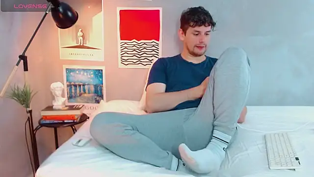 Elio555 online show from 10-19-25, 05:13