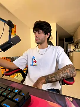 Snapshot of justin_stark7 chatting on 09-16-25, 12:33 justin stark7 online show from 09-16-25, 12:33