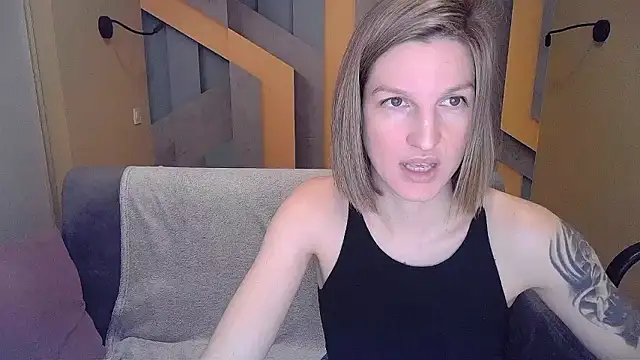 Snapshot of EmilyWalkeri chatting on 12-08-24, 10:52 EmilyWalkeri online show from 12-08-24, 10:52