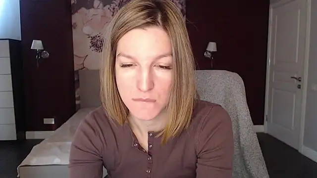 Snapshot of EmilyWalkeri chatting on 01-08-25, 07:45 EmilyWalkeri online show from 01-08-25, 07:45