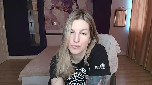 EmilyWalkeri online show from 05-14-26, 06:31
