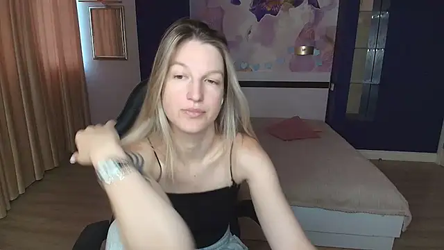 Snapshot of EmilyWalkeri chatting on 07-21-26, 06:49 EmilyWalkeri online show from 07-21-26, 06:49