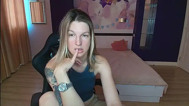 Snapshot of EmilyWalkeri chatting on 07-22-26, 07:22 EmilyWalkeri online show from 07-22-26, 07:22