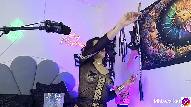 Snapshot of MhiaCorleone chatting on 10-18-25, 09:21 MhiaCorleone online show from 10-18-25, 09:21