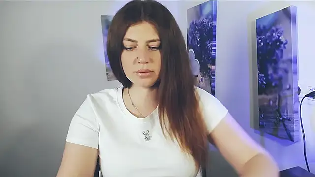 Snapshot of Lizzy_Love chatting on 06-06-26, 08:30 Lizzy Love online show from 06-06-26, 08:30