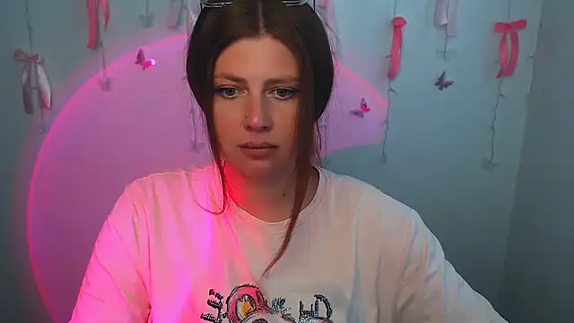 Snapshot of Lizzy_Love chatting on 07-14-26, 12:11 Lizzy Love online show from 07-14-26, 12:11