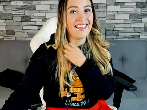 Snapshot of cindy_love2 chatting on 09-24-25, 10:57 cindy love2 online show from 09-24-25, 10:57