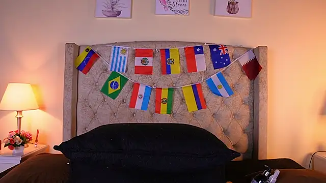 Snapshot of allisson_m chatting on 06-24-26, 12:04 allisson m online show from 06-24-26, 12:04