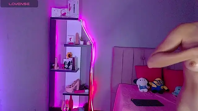 Snapshot of LoaLuxury chatting on 12-06-24, 10:52 LoaLuxury online show from 12-06-24, 10:52