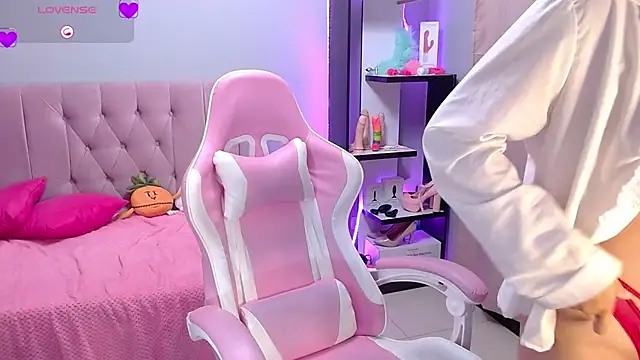 Snapshot of LoaLuxury chatting on 02-21-25, 02:28 LoaLuxury online show from 02-21-25, 02:28