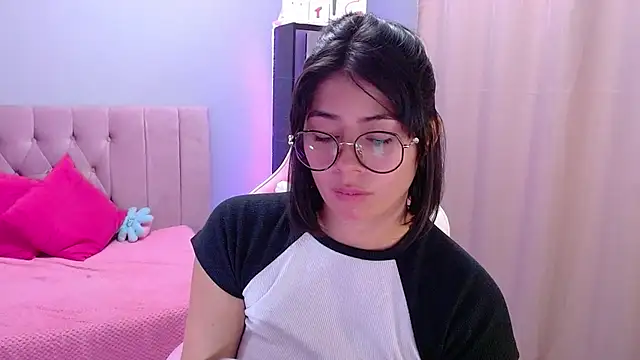 Snapshot of LoaLuxury chatting on 03-21-25, 12:51 LoaLuxury online show from 03-21-25, 12:51