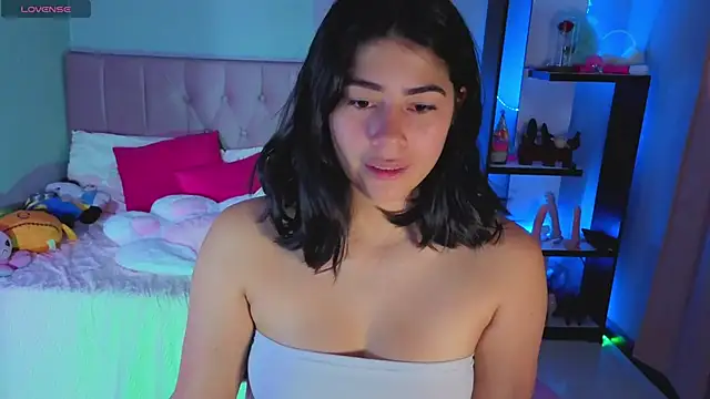 Snapshot of LoaLuxury chatting on 09-20-25, 05:03 LoaLuxury online show from 09-20-25, 05:03