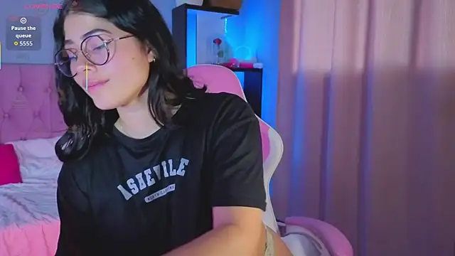 Snapshot of LoaLuxury chatting on 10-02-25, 07:21 LoaLuxury online show from 10-02-25, 07:21