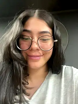 Snapshot of LoaLuxury chatting on 10-11-25, 09:13 LoaLuxury online show from 10-11-25, 09:13