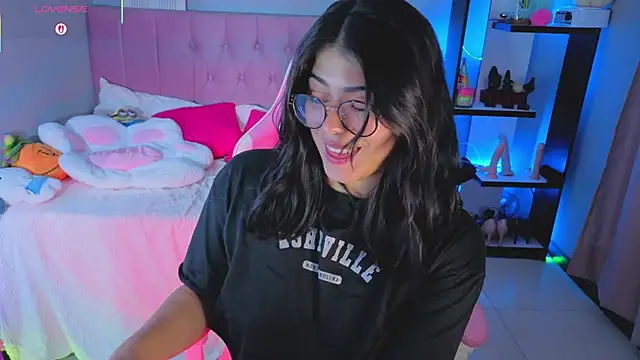 Snapshot of LoaLuxury chatting on 11-14-25, 09:13 LoaLuxury online show from 11-14-25, 09:13