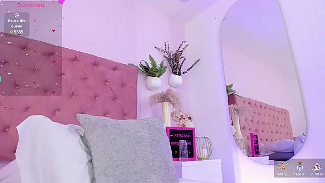 emily bank online show from 03-11-25, 01:59