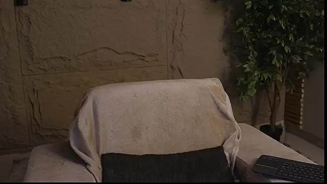 Logan Varela online show from 09-30-25, 01:05