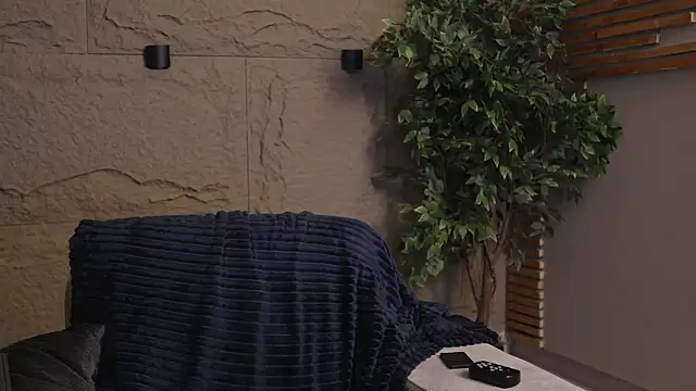 Logan Varela online show from 10-04-25, 01:36