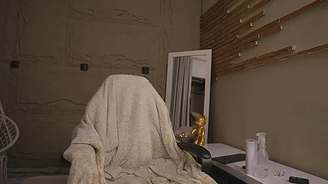 Logan Varela online show from 03-02-26, 01:51