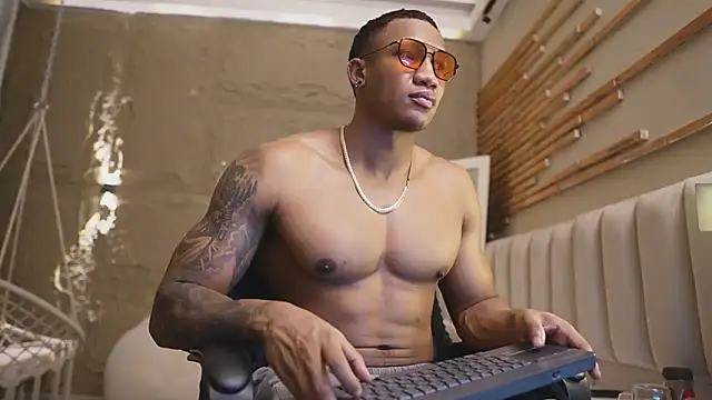 Logan Varela online show from 04-15-26, 03:52