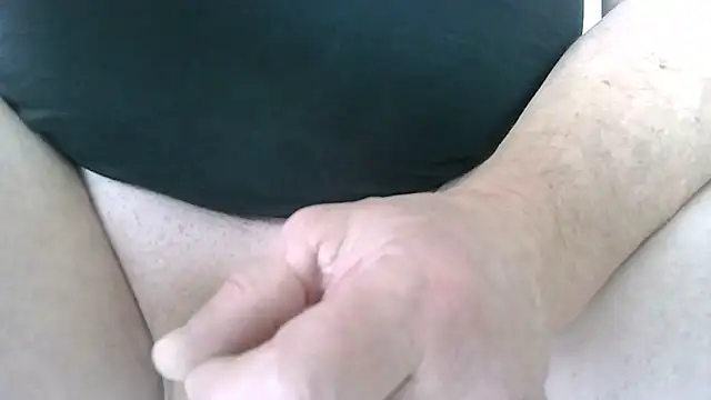 Snapshot of petardroutier chatting on 10-29-25, 12:18 petardroutier online show from 10-29-25, 12:18