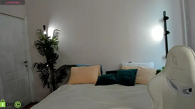Valerie Woods online show from 07-12-26, 01:07