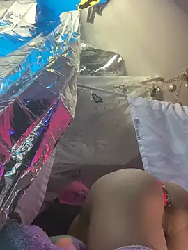 gurlnips online show from 03-11-25, 07:04