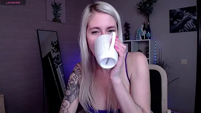 Snapshot of Mermaid_N chatting on 02-21-25, 04:51 Mermaid N online show from 02-21-25, 04:51