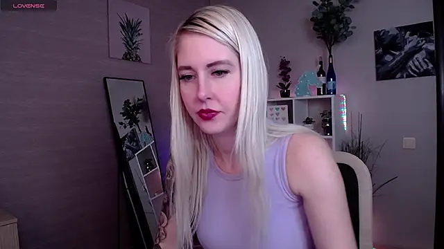 Snapshot of Mermaid_N chatting on 03-11-25, 04:54 Mermaid N online show from 03-11-25, 04:54