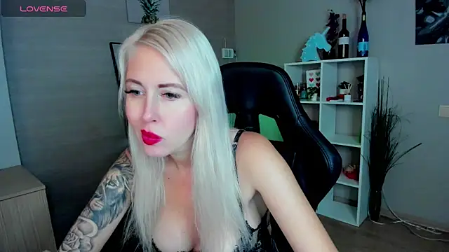 Snapshot of Mermaid_N chatting on 09-30-25, 01:32 Mermaid N online show from 09-30-25, 01:32