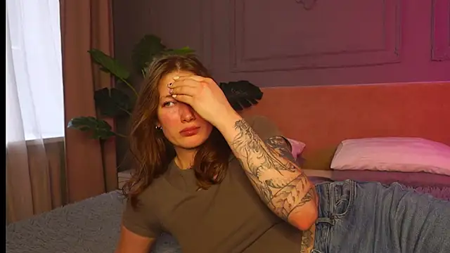 Liv Fay online show from 09-18-25, 02:52