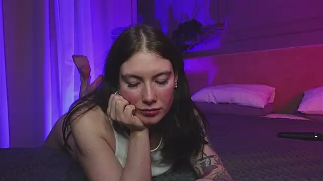 Liv Fay online show from 11-13-25, 03:22