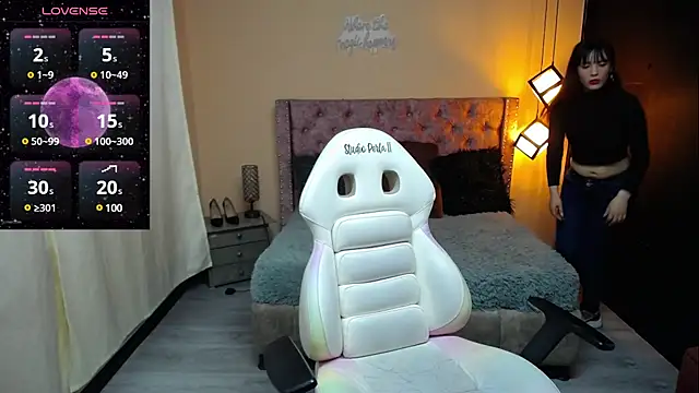 Snapshot of sailor_moon07 chatting on 02-05-25, 03:55 sailor moon07 online show from 02-05-25, 03:55