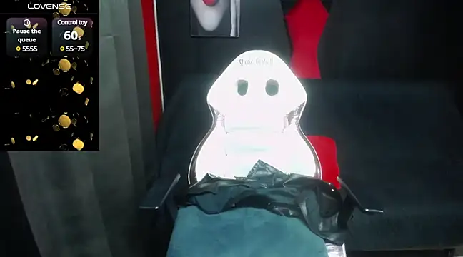 Snapshot of sailor_moon07 chatting on 02-13-25, 05:48 sailor moon07 online show from 02-13-25, 05:48