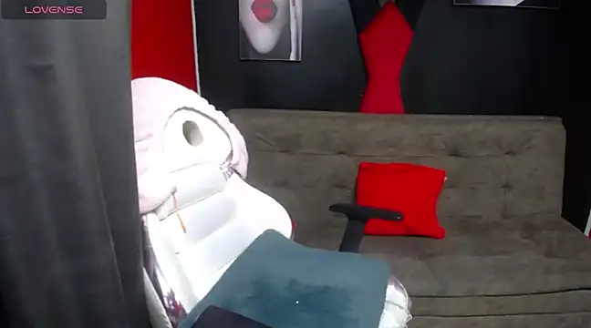 Snapshot of sailor_moon07 chatting on 02-14-25, 02:50 sailor moon07 online show from 02-14-25, 02:50